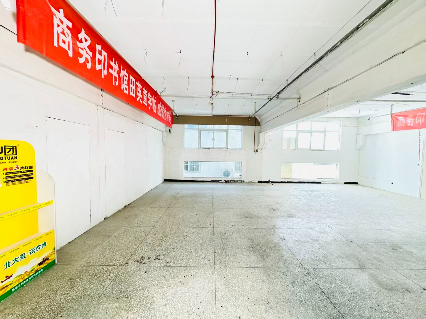 万隆路人工智能（AI）应用企业 ✅ AI大模型应用及智能办公项目 ✅ 软件开发、数字技术企业 ✅ 电商直播、新媒体运营团队 ✅ 智能营销、智慧零售项目